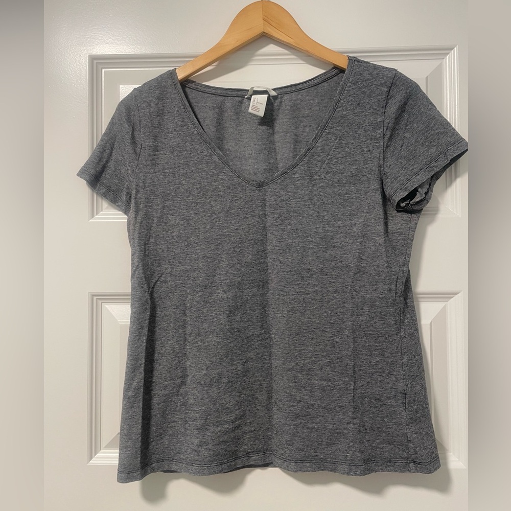 Black & White Striped (tiny) V-Neck Short Sleeve H&M Women's T-Shirt